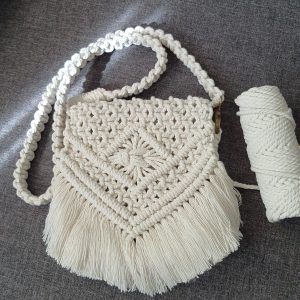 Bolso boho de macramé blanco – Artesanal y hecho a mano en España